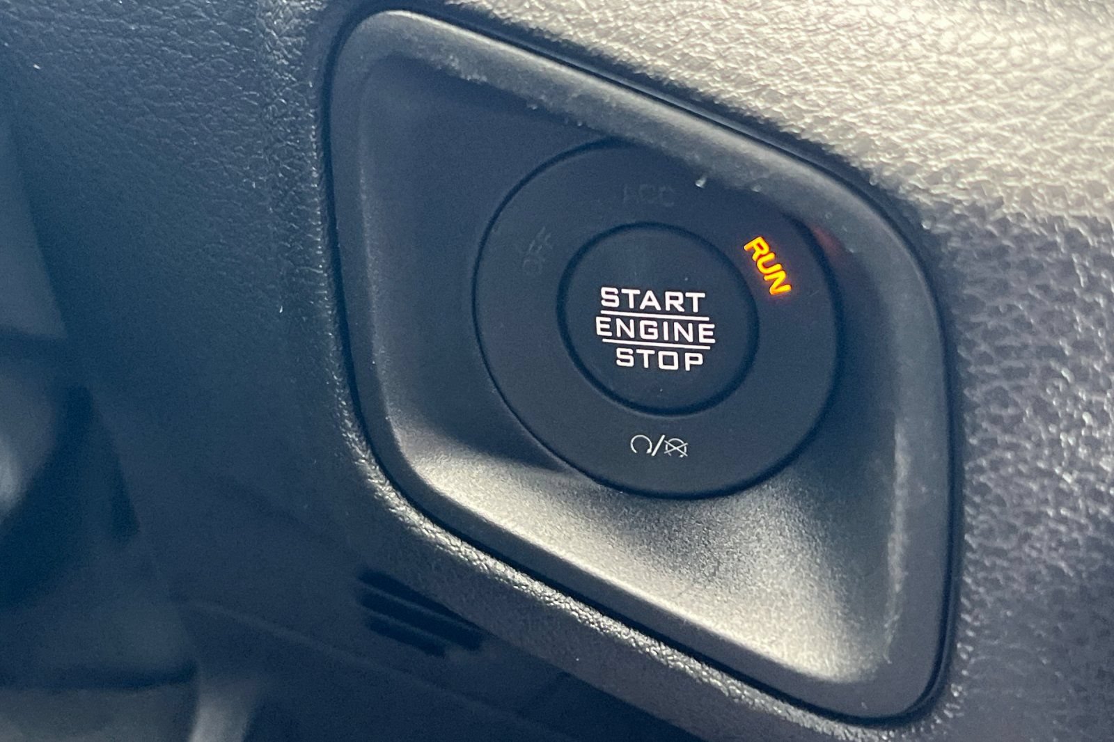 Used 2024 Jeep Gladiator Sport AWD/4WD image 18
