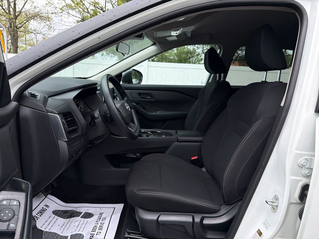 Used 2025 Nissan Rogue S FWD image 27