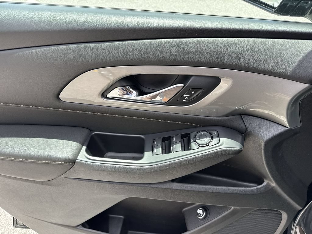 Used 2019 Chevrolet Traverse LT FWD image 40