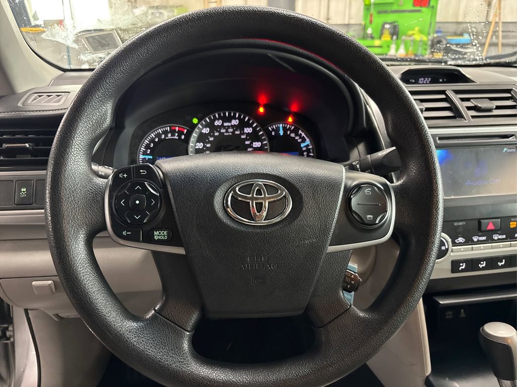 Used 2014 Toyota Camry LE image 21