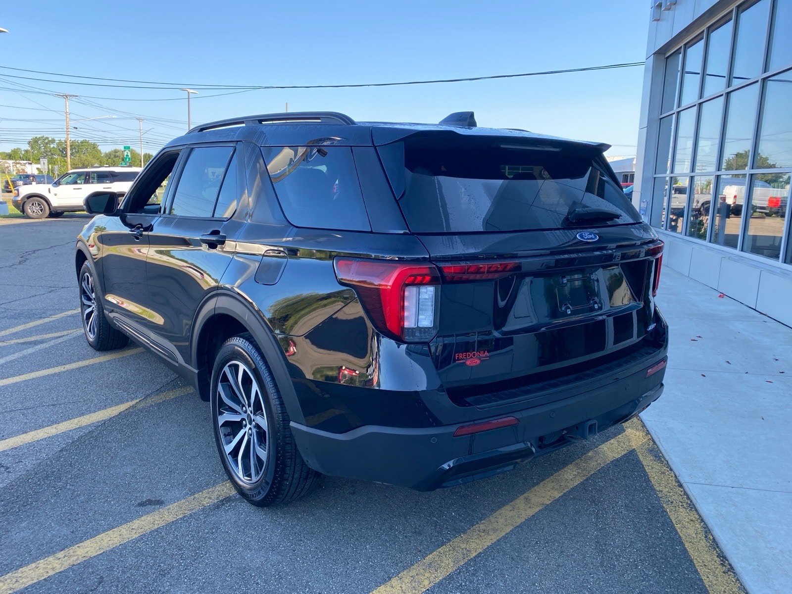 Used 2025 Ford Explorer ST-Line AWD/4WD image 4