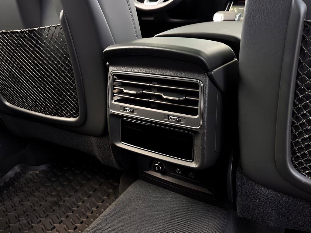 Used 2023 Audi Q8 Premium Plus AWD/4WD image 22