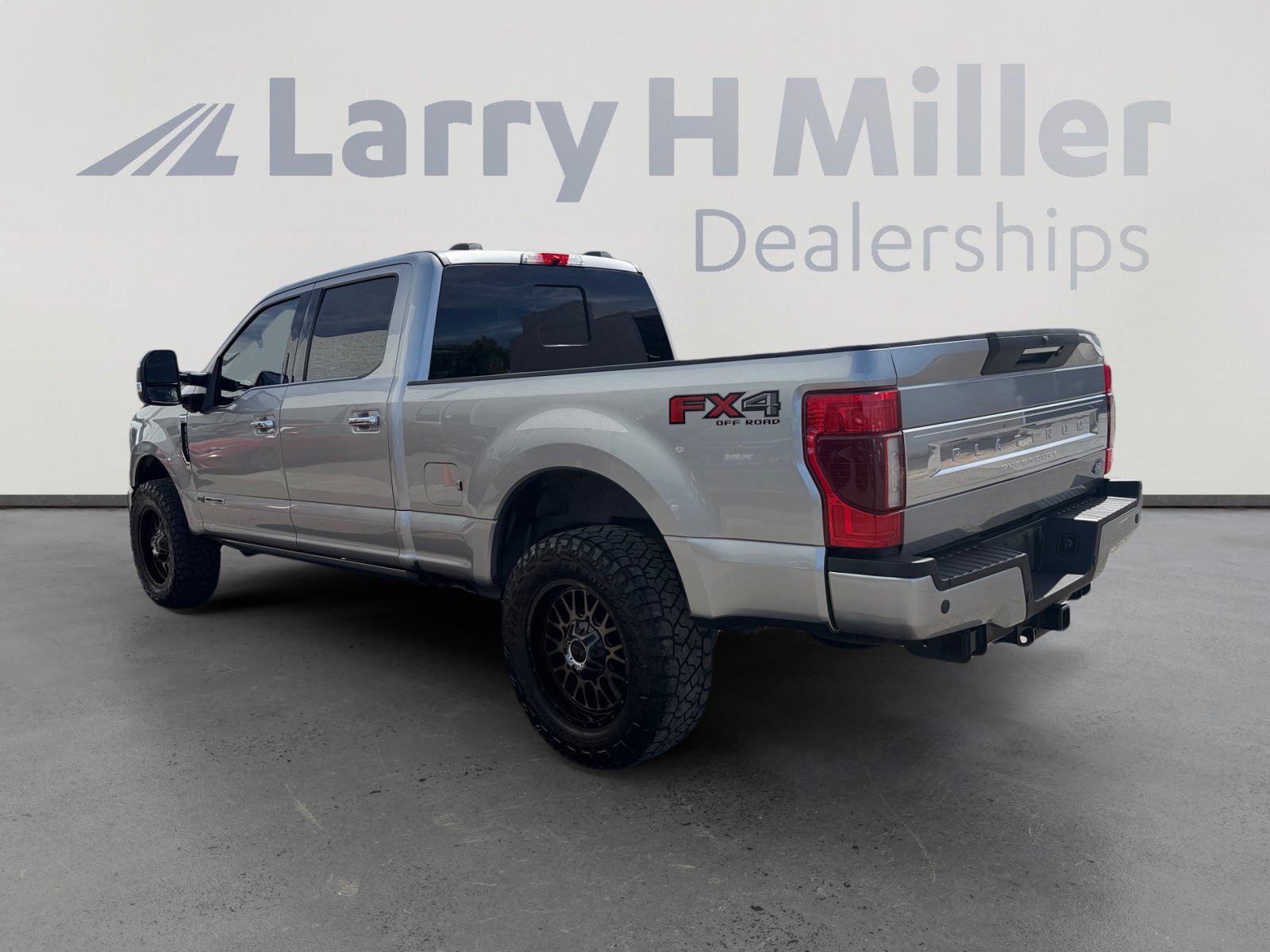 Used 2020 Ford F250 Platinum w/ FX4 Off-Road Package AWD/4WD image 3