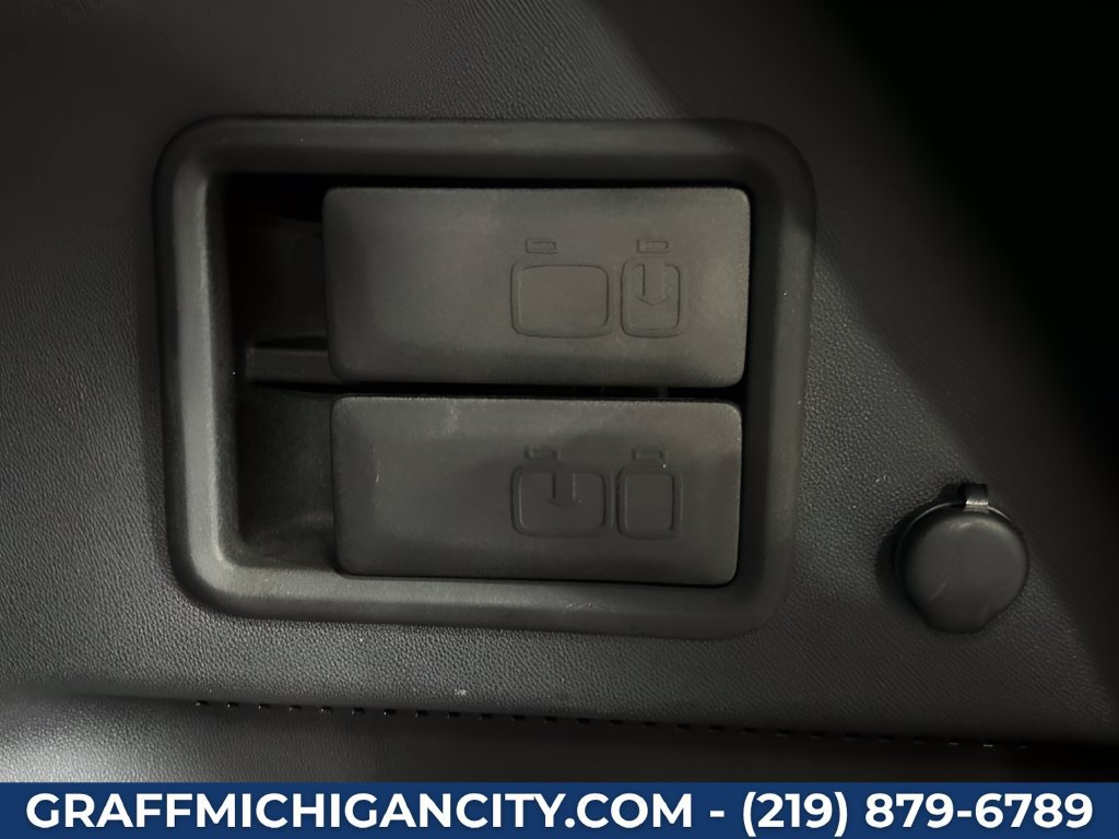 Used 2024 Chevrolet Equinox RS w/ RS Leather Package AWD/4WD image 22