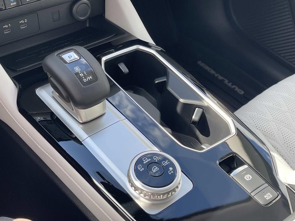 New 2025 Mitsubishi Outlander SEL image 31