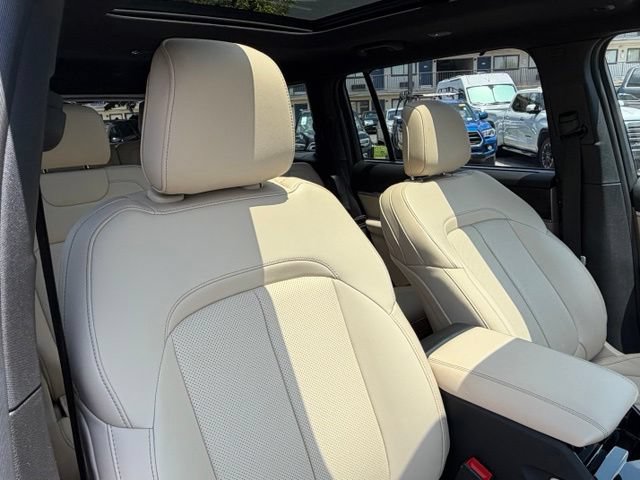 Used 2023 Jeep Grand Cherokee L Limited w/ Luxury Tech Group II AWD/4WD image 32