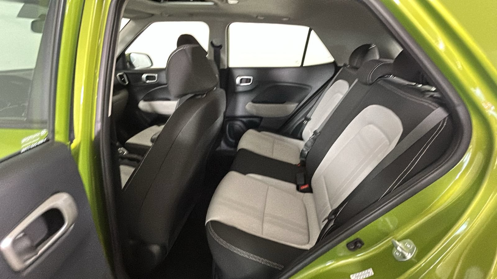 Certified 2023 Hyundai Venue SEL FWD image 31