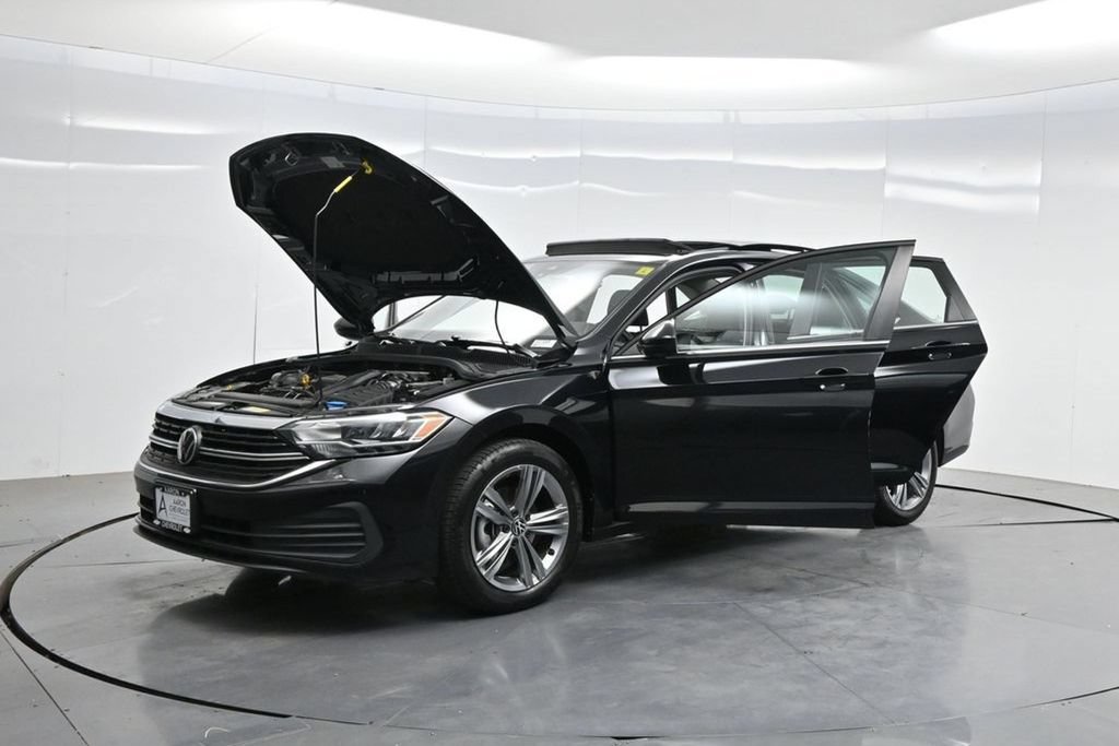 Used 2024 Volkswagen Jetta SE FWD image 45