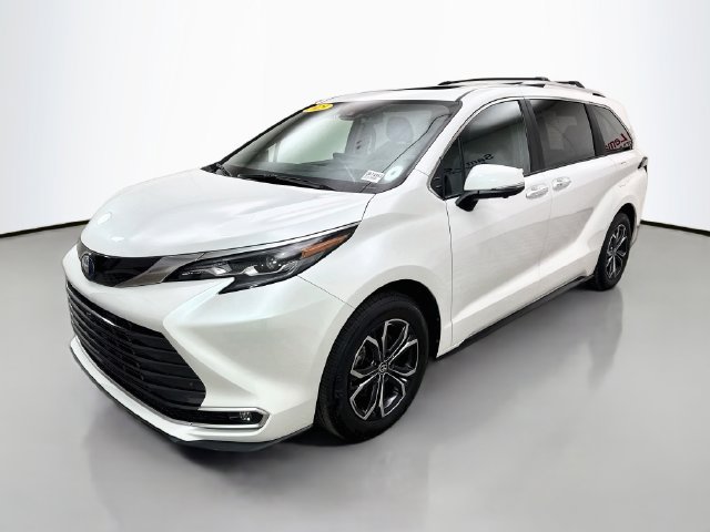 Used 2025 Toyota Sienna Platinum AWD/4WD image 2