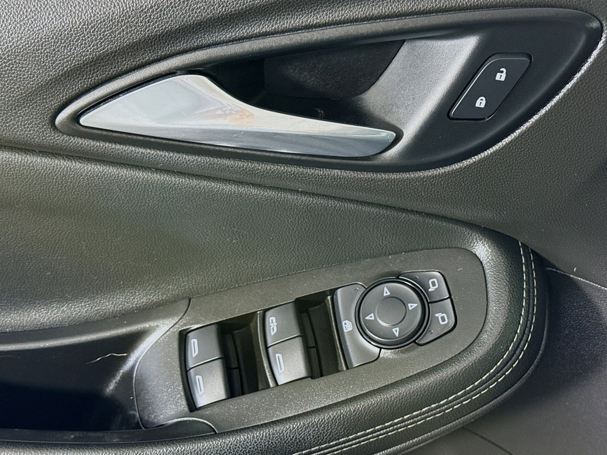 Used 2020 Buick Encore GX Preferred w/ Cold Weather Comfort Package image 24