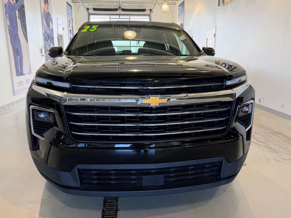 Used 2025 Chevrolet Traverse LT image 7
