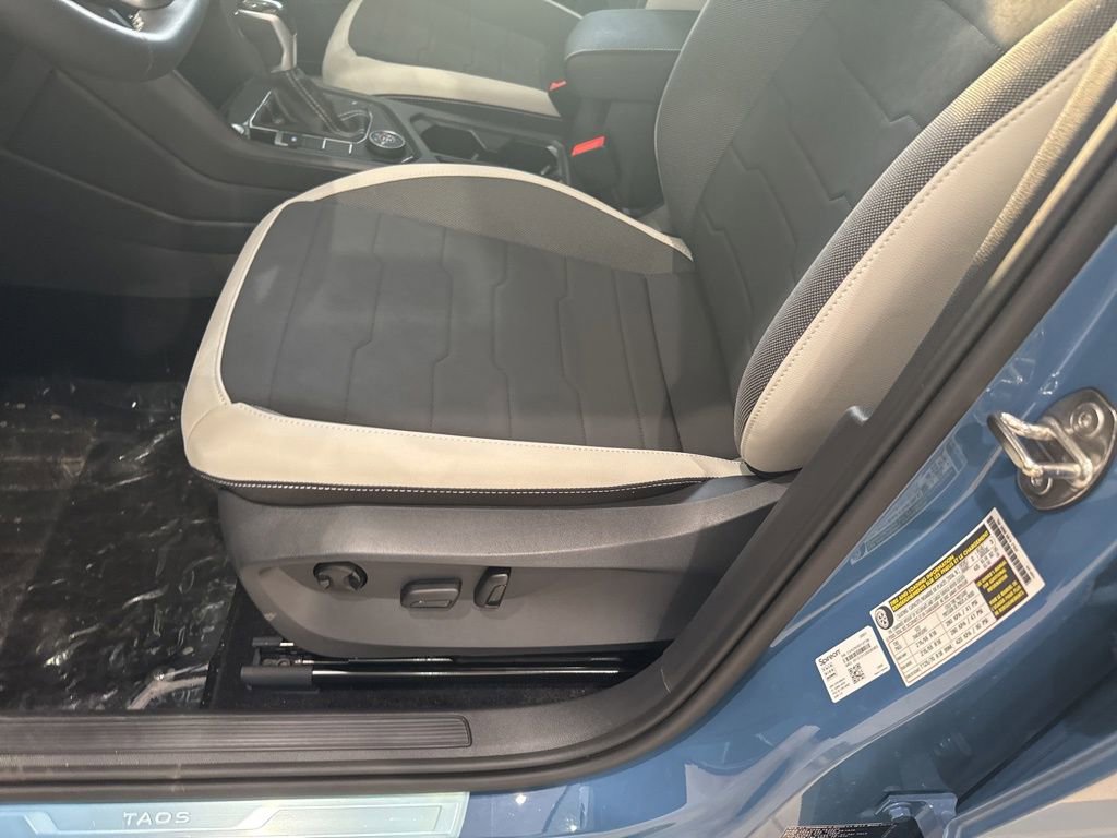 New 2025 Volkswagen Taos SE image 19