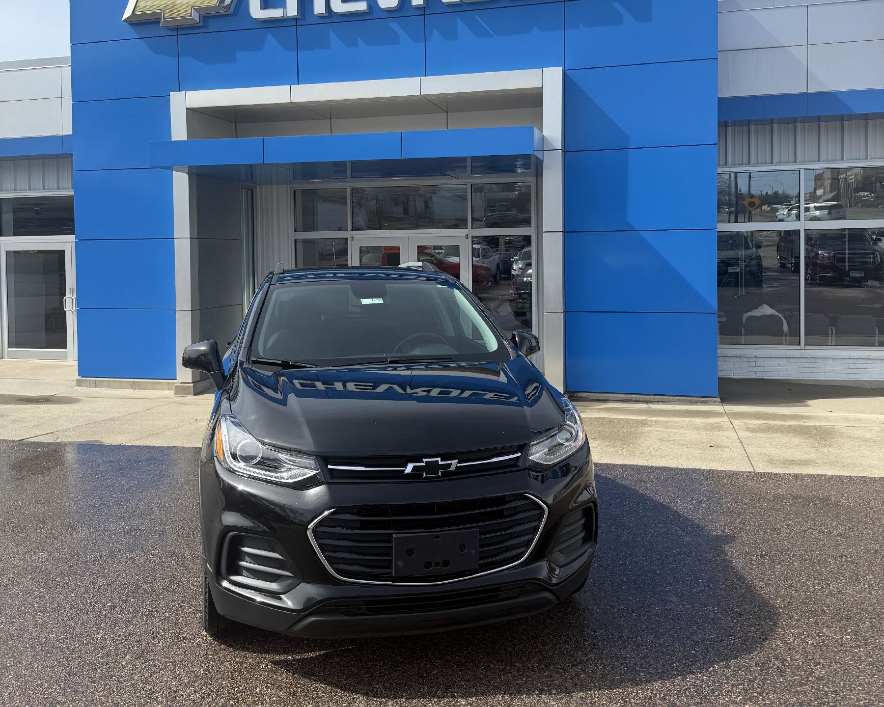 Used 2022 Chevrolet Trax LT w/ Driver Confidence Package image 2