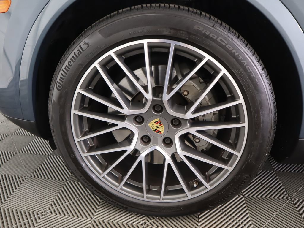 Used 2020 Porsche Cayenne S image 31