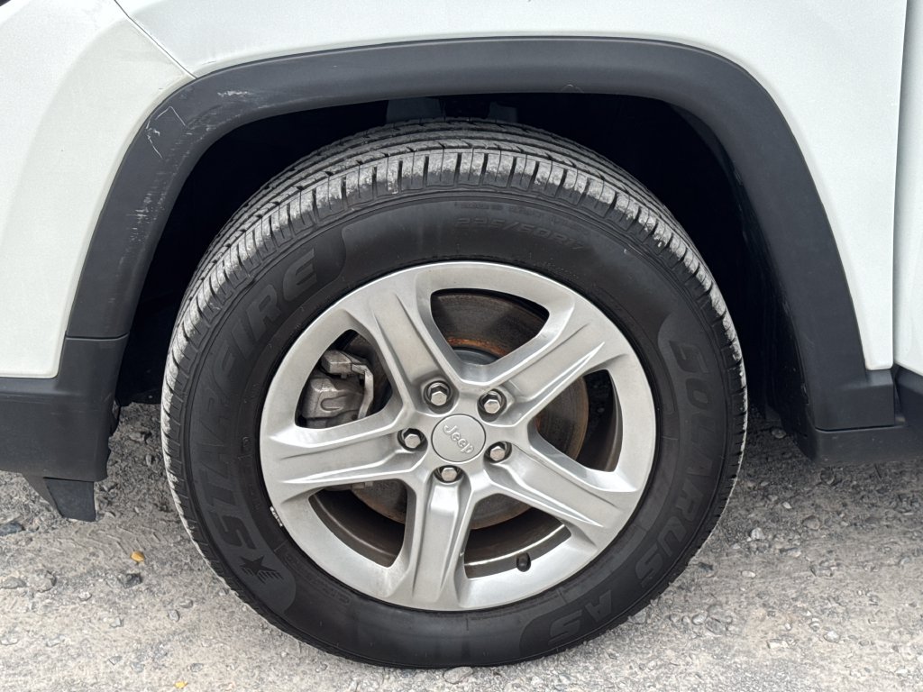 Used 2024 Jeep Compass Latitude AWD/4WD image 22