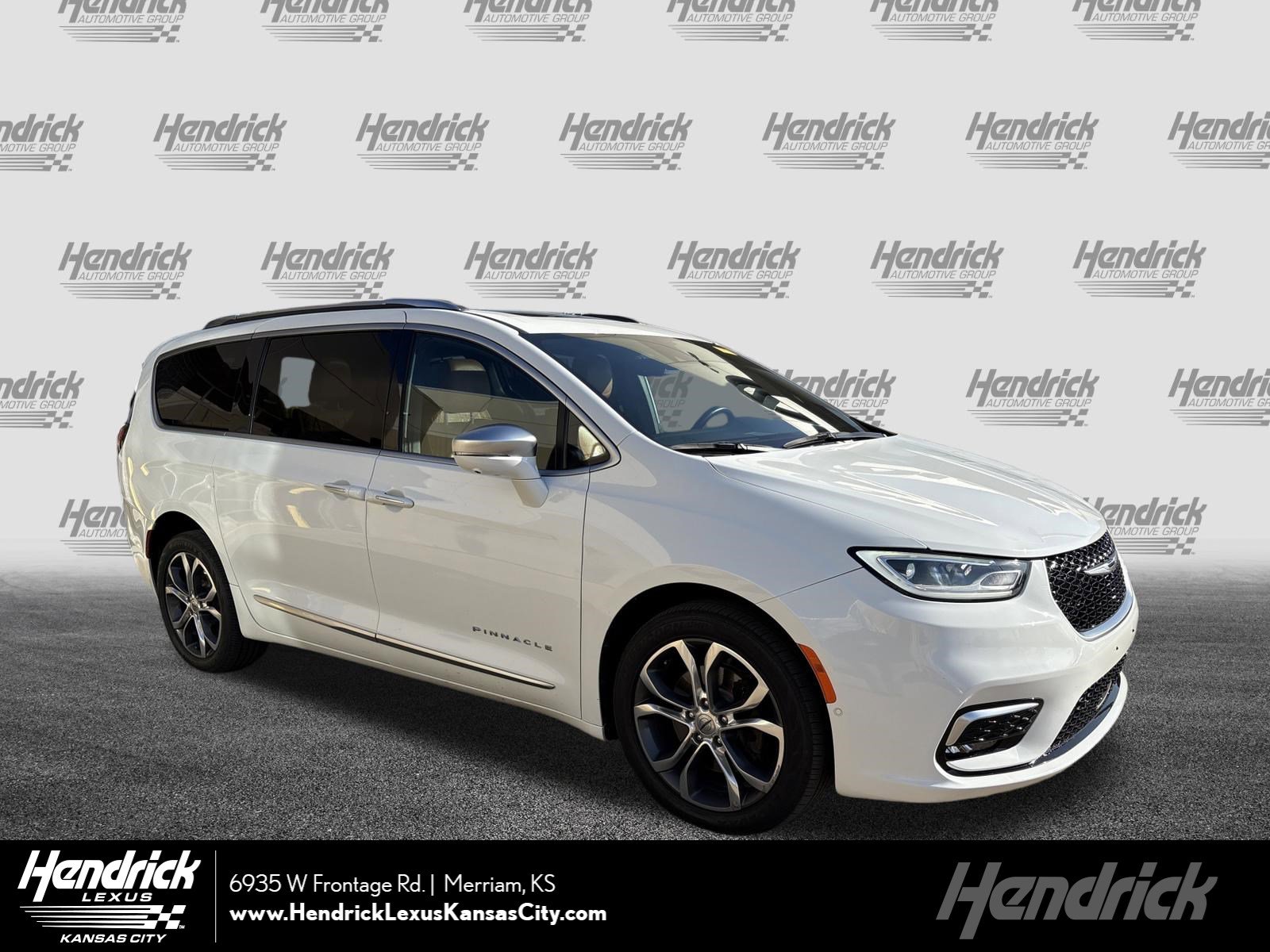 Used 2021 Chrysler Pacifica Pinnacle image 1