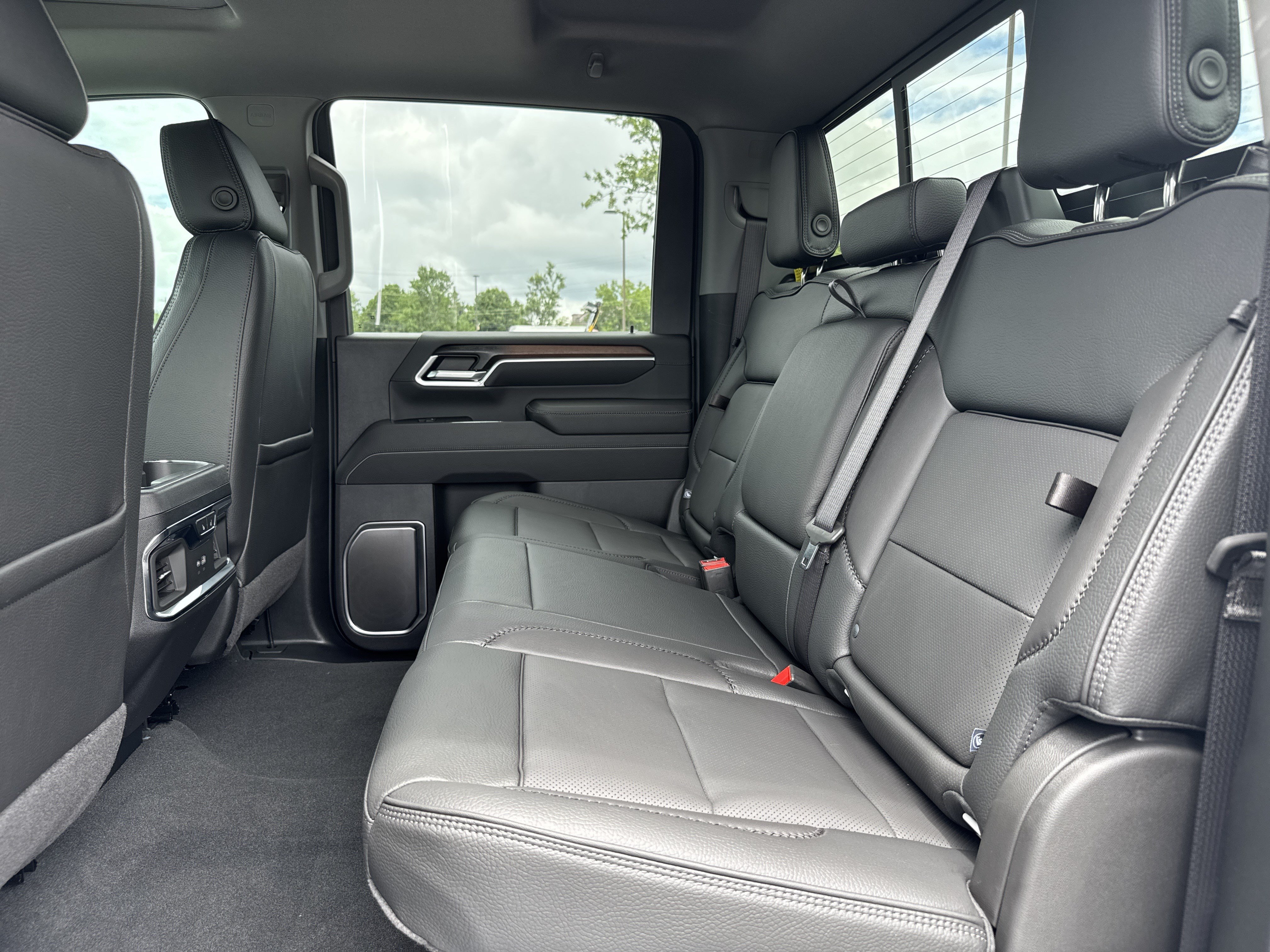 New 2026 GMC Sierra 2500 Denali w/ Denali Reserve Package AWD/4WD image 31
