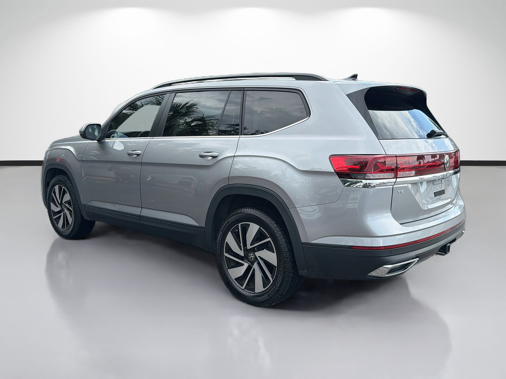 Used 2024 Volkswagen Atlas SE AWD/4WD image 5
