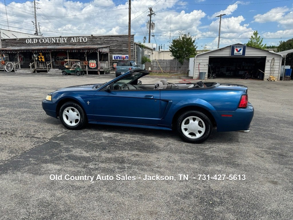 Used 2000 Ford Mustang Convertible RWD image 1