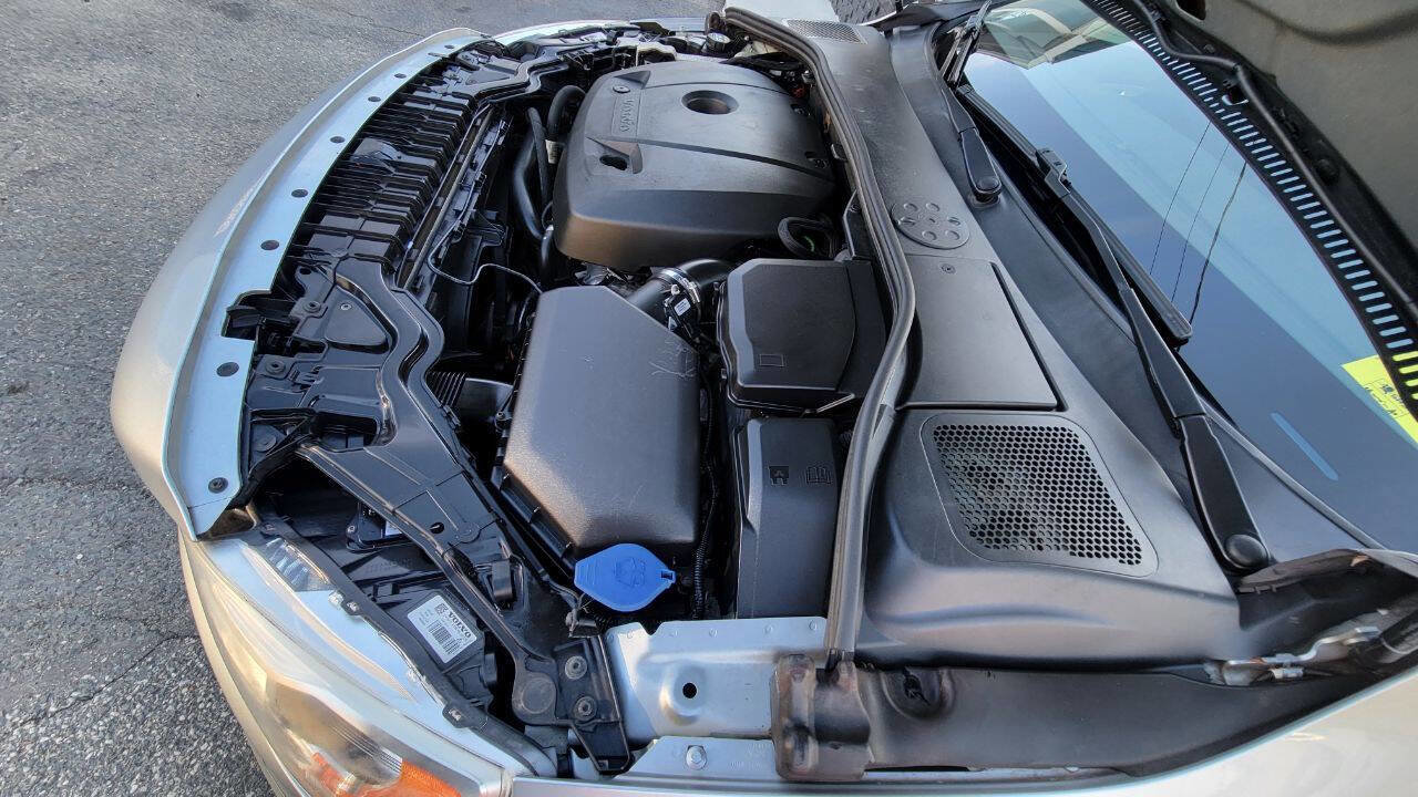 Used 2017 Volvo S60 T5 Dynamic image 31