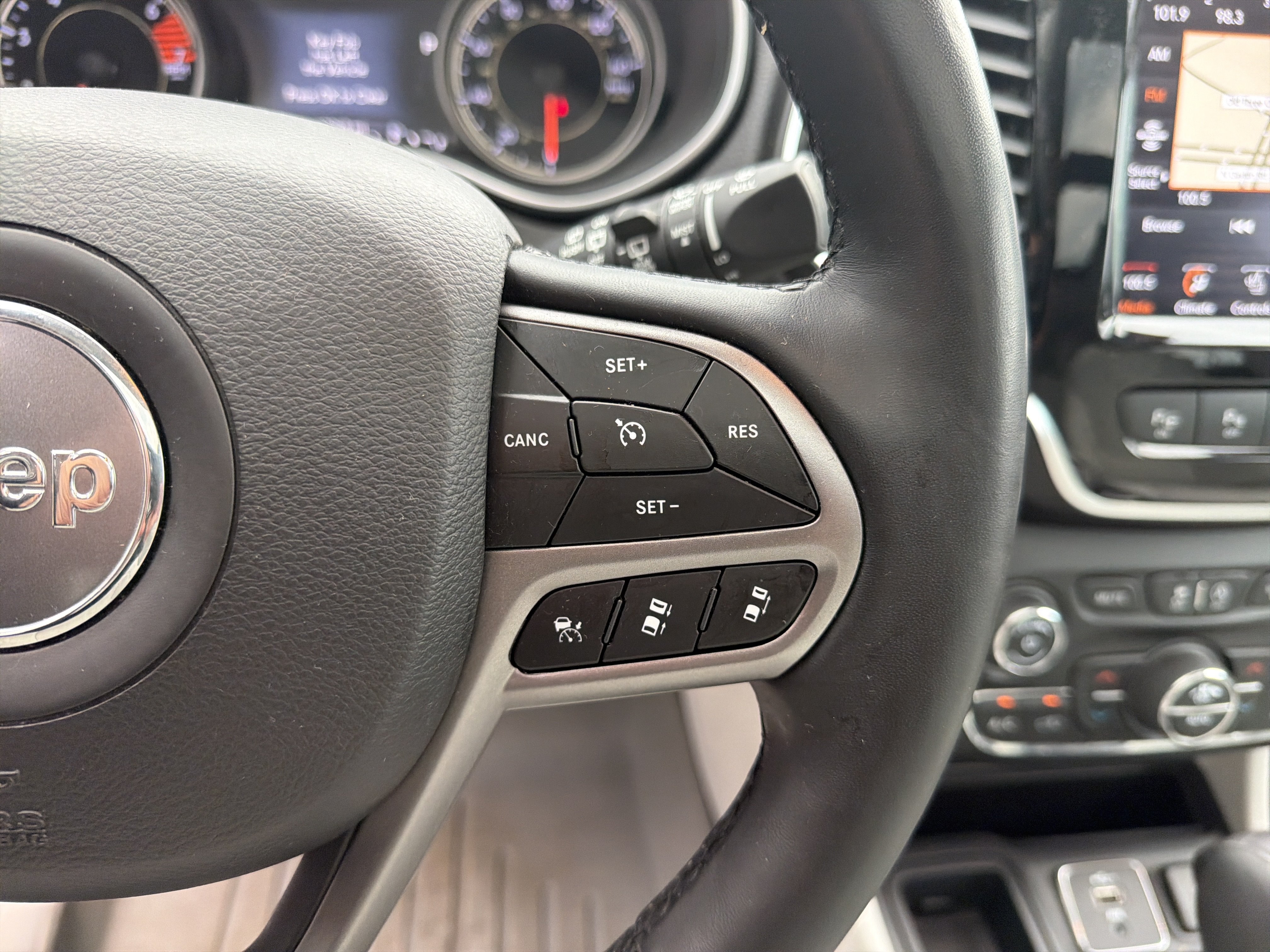 Used 2020 Jeep Cherokee Limited w/ Technology Group FWD image 20