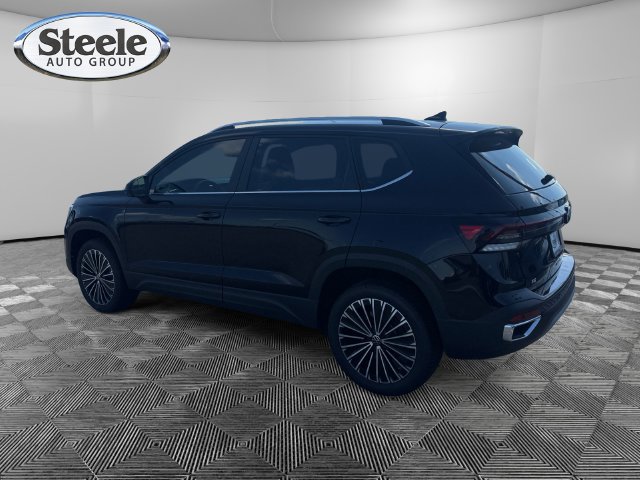 New 2026 Volkswagen Taos SE FWD image 3