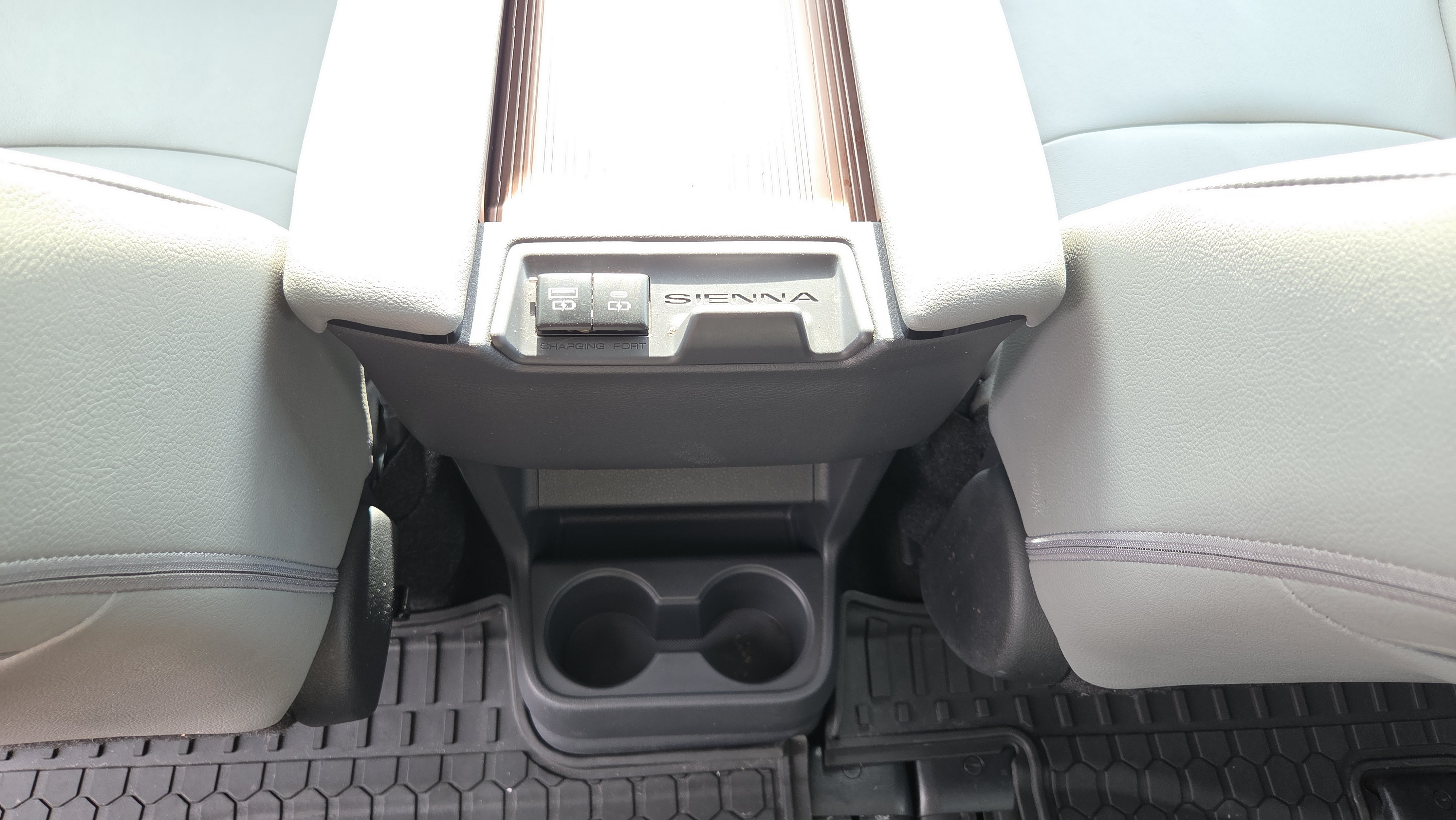 Certified 2024 Toyota Sienna XLE FWD image 15