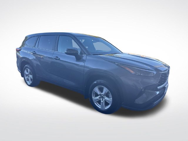 Used 2024 Toyota Highlander LE AWD/4WD image 7