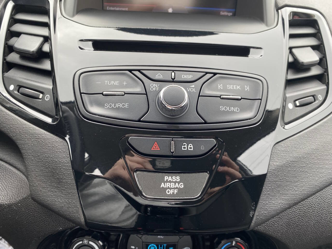 Used 2014 Ford Fiesta SE w/ Equipment Group 201A image 27