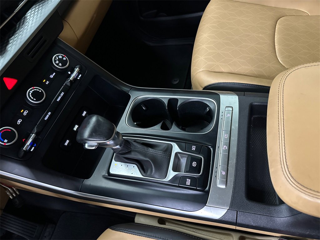 Used 2022 Kia Carnival LX image 31