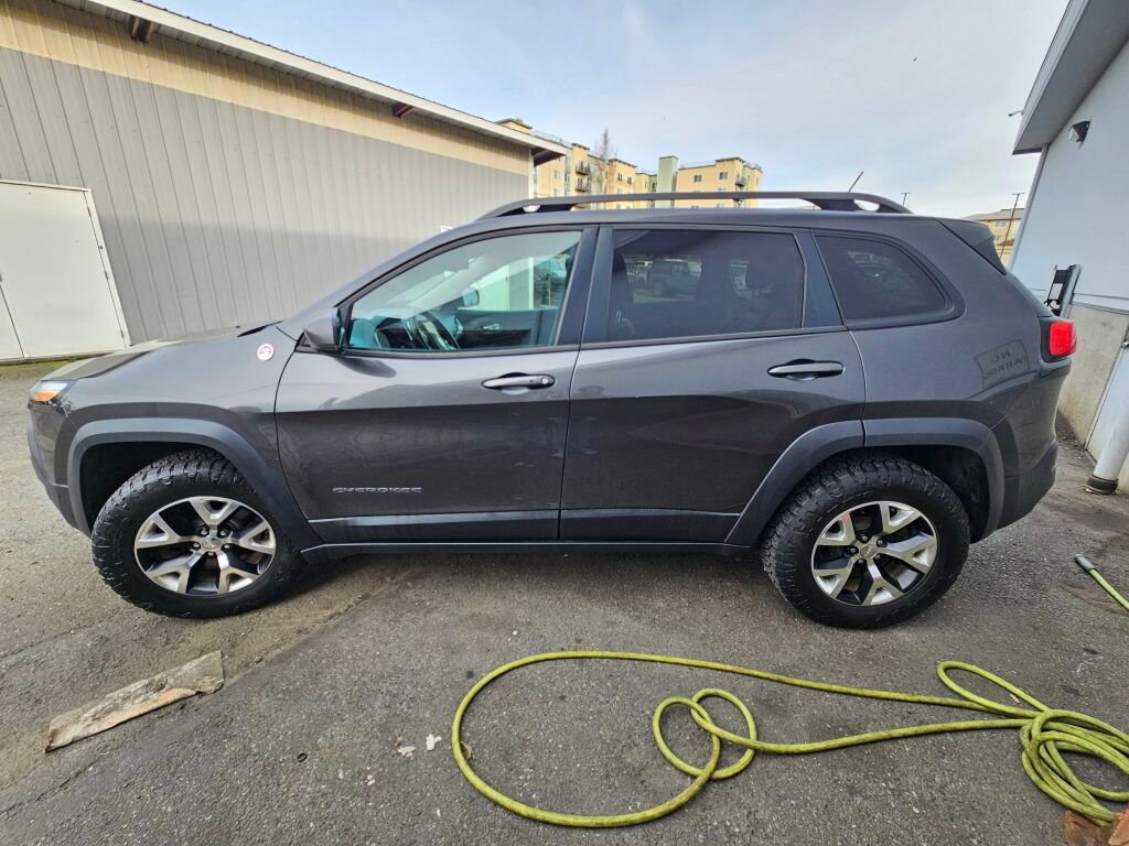 Used 2015 Jeep Cherokee Trailhawk w/ Comfort/Convenience Group image 5