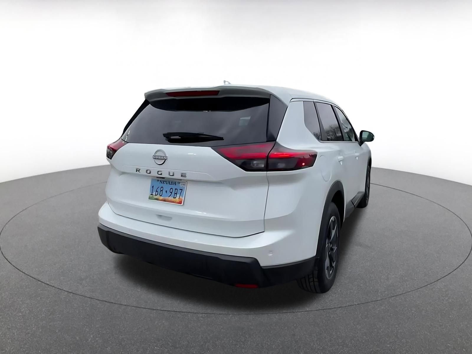 Used 2025 Nissan Rogue SV image 14