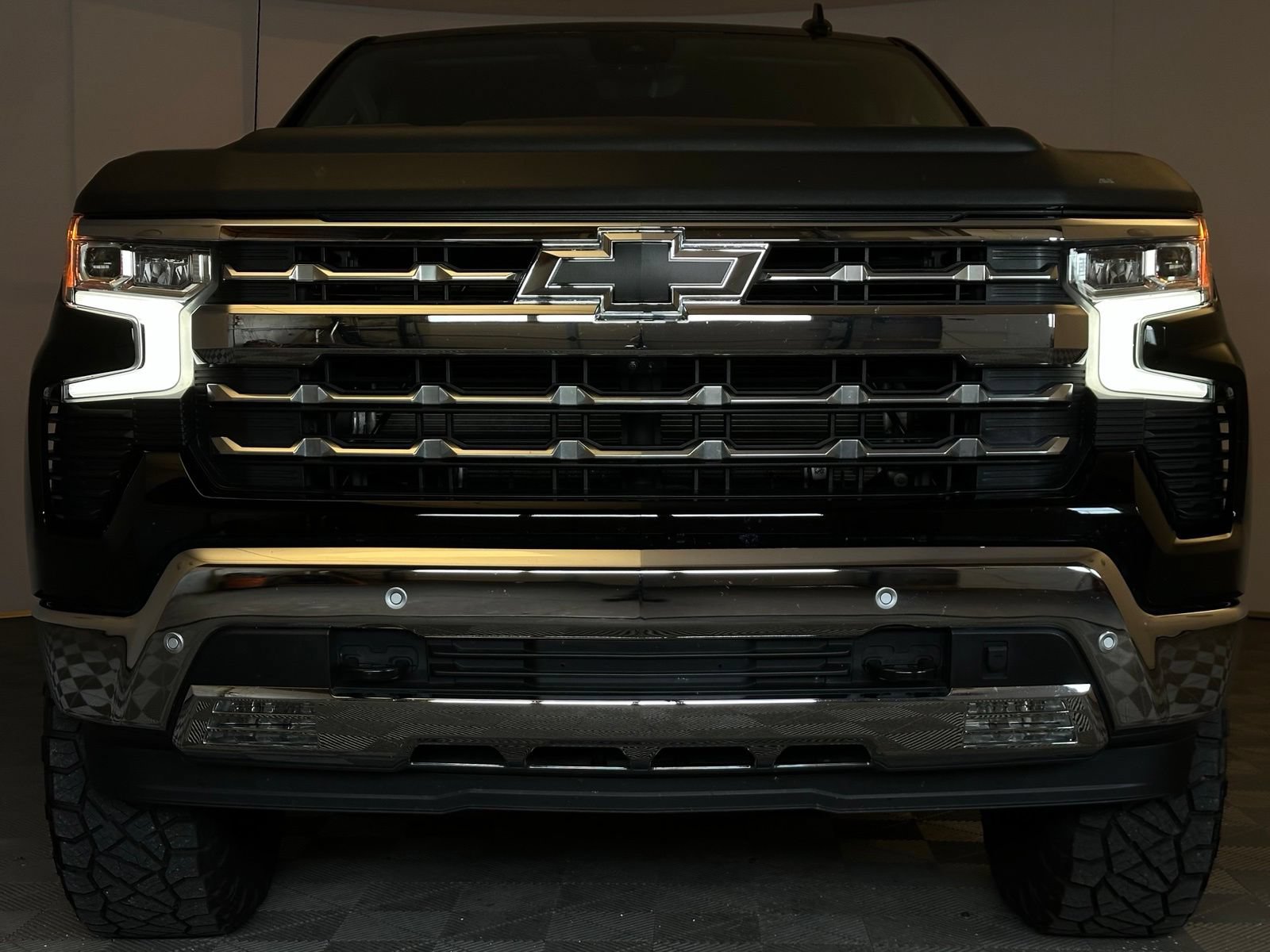 Used 2023 Chevrolet Silverado 1500 LTZ w/ Technology Package AWD/4WD image 25