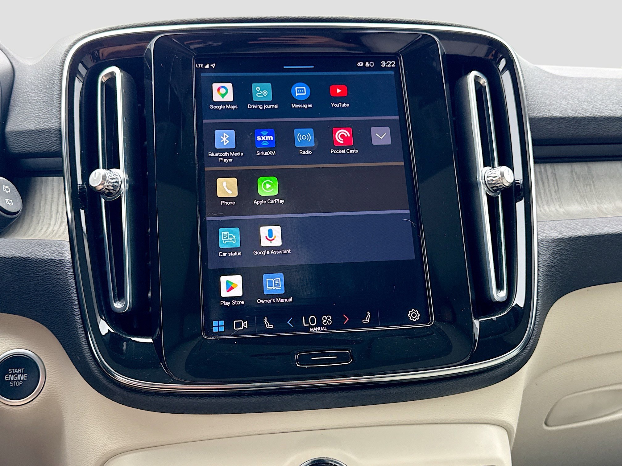 Used 2023 Volvo XC40 B5 Plus image 30