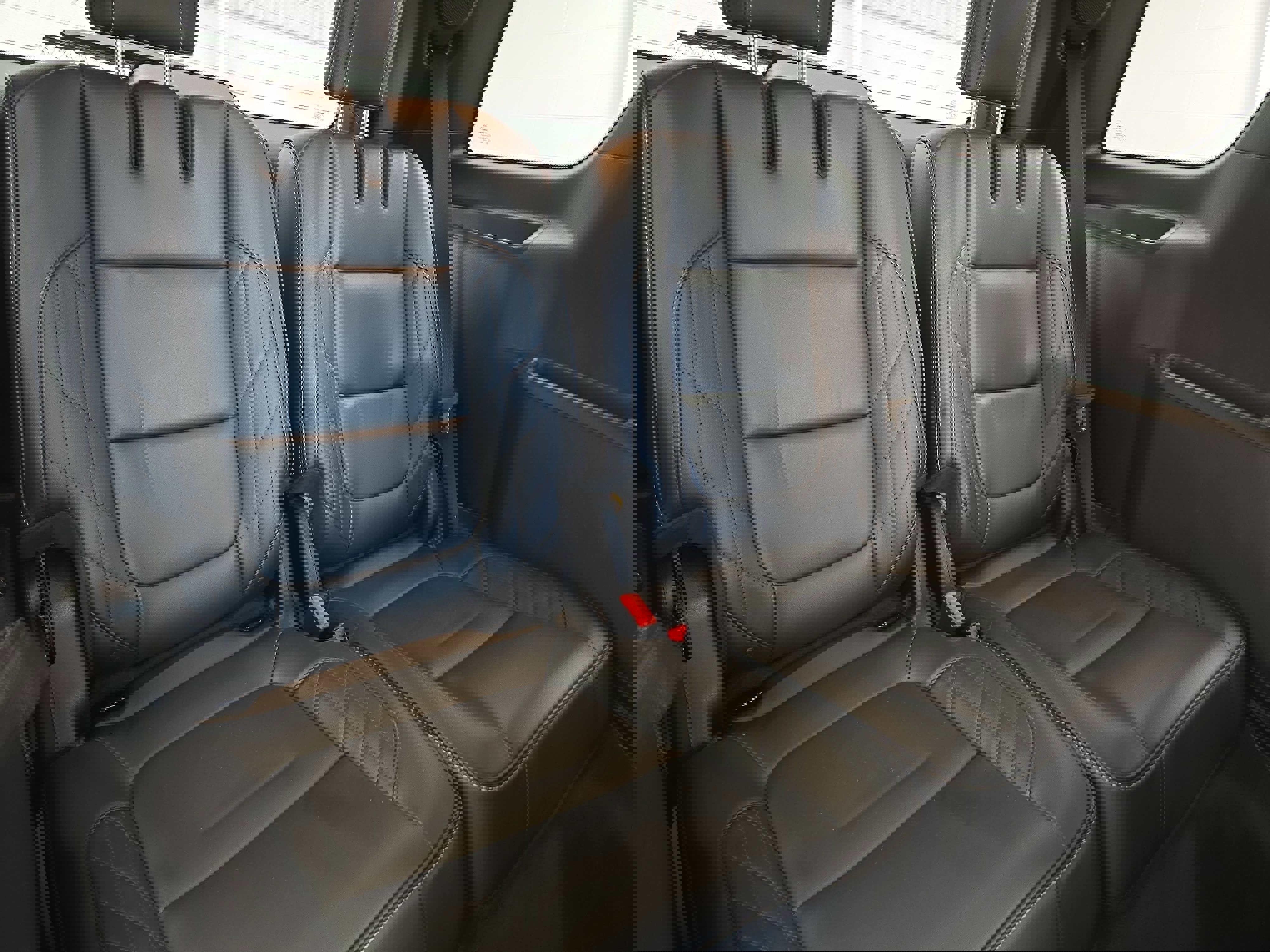 Used 2017 Ford Explorer Platinum image 12