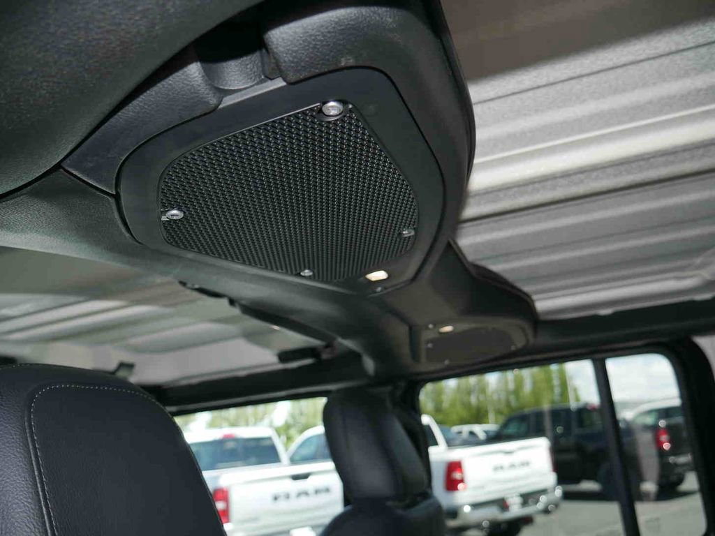 Used 2024 Jeep Wrangler Sahara w/ Technology Group AWD/4WD image 19