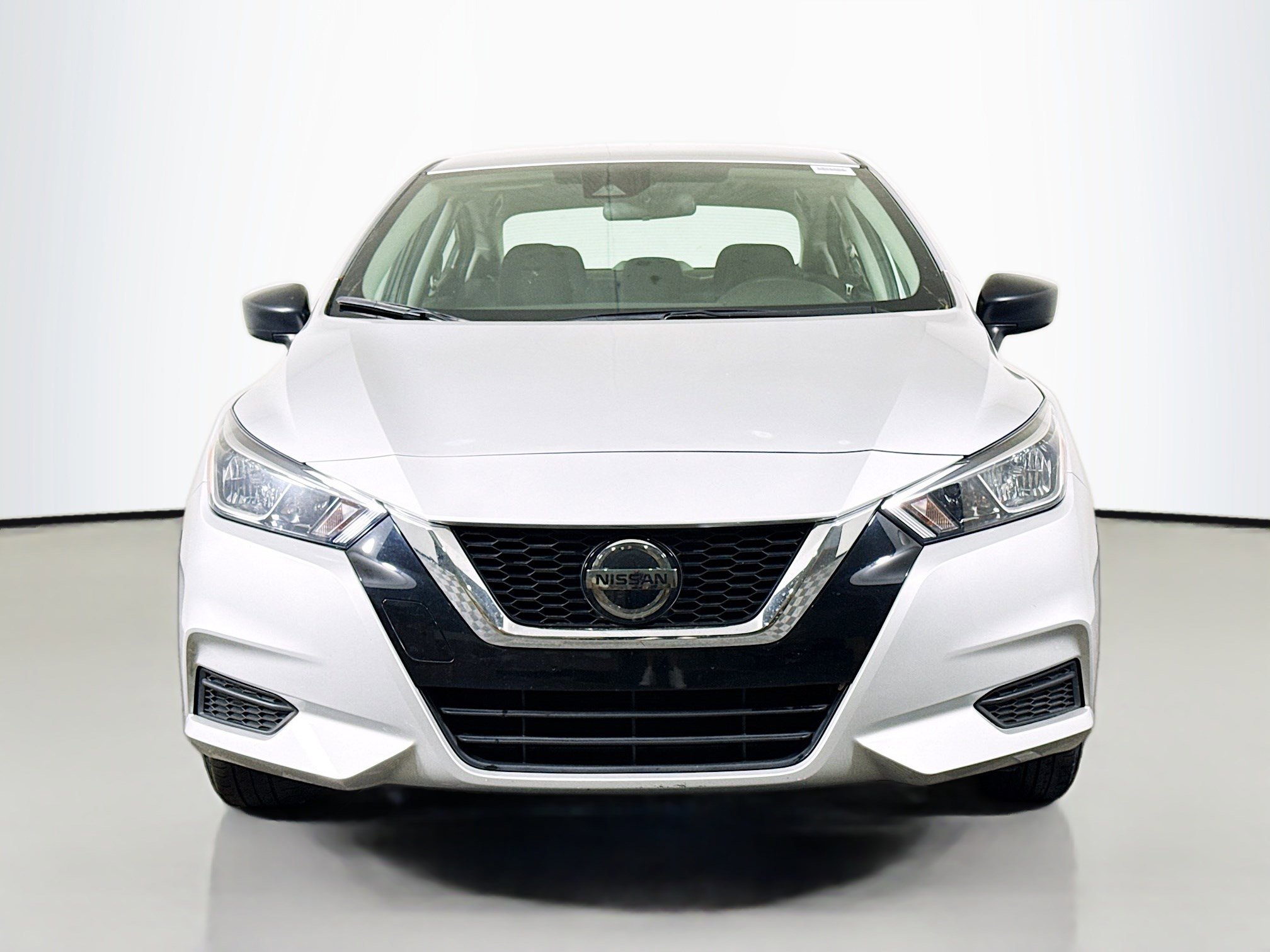Used 2022 Nissan Versa S w/ Trunk Package image 2