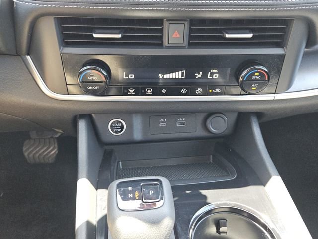 Used 2023 Nissan Rogue SV image 10