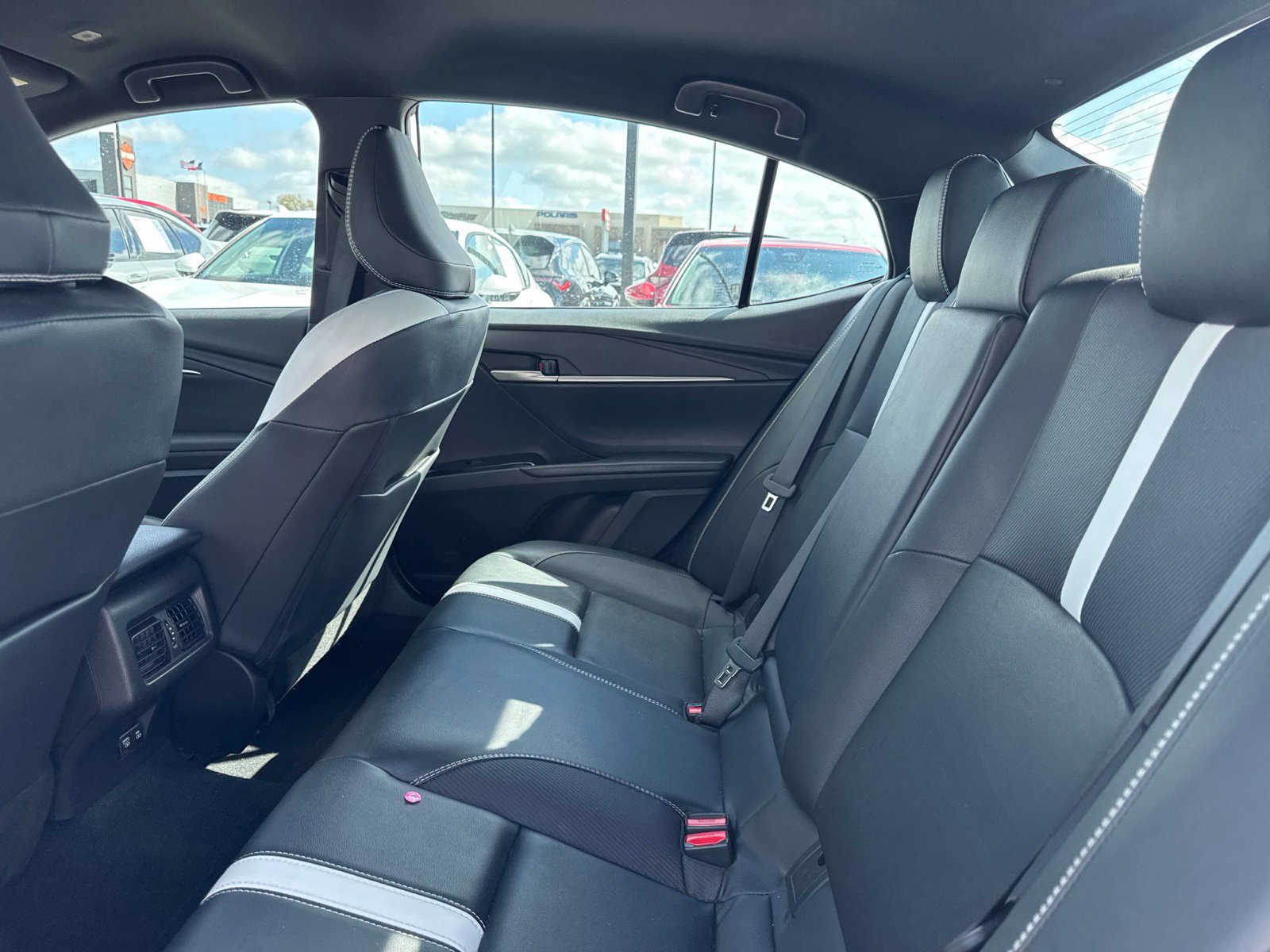 Used 2025 Toyota Camry SE FWD image 10