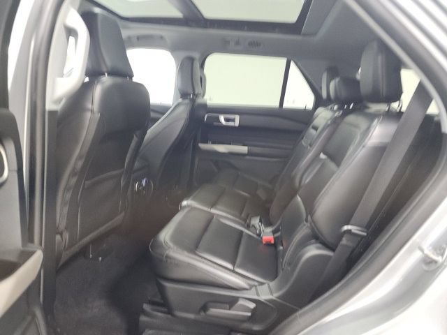Used 2021 Ford Explorer XLT w/ Equipment Group 202A AWD/4WD image 19