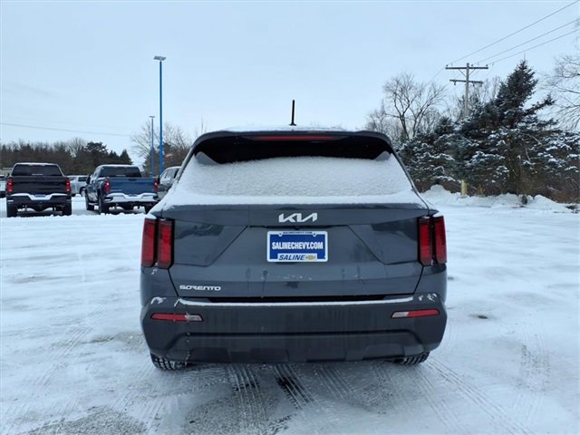 Used 2023 Kia Sorento LX image 6