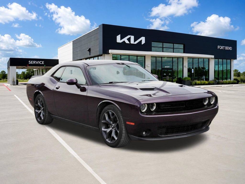 Used 2020 Dodge Challenger SXT w/ Blacktop Package RWD image 3
