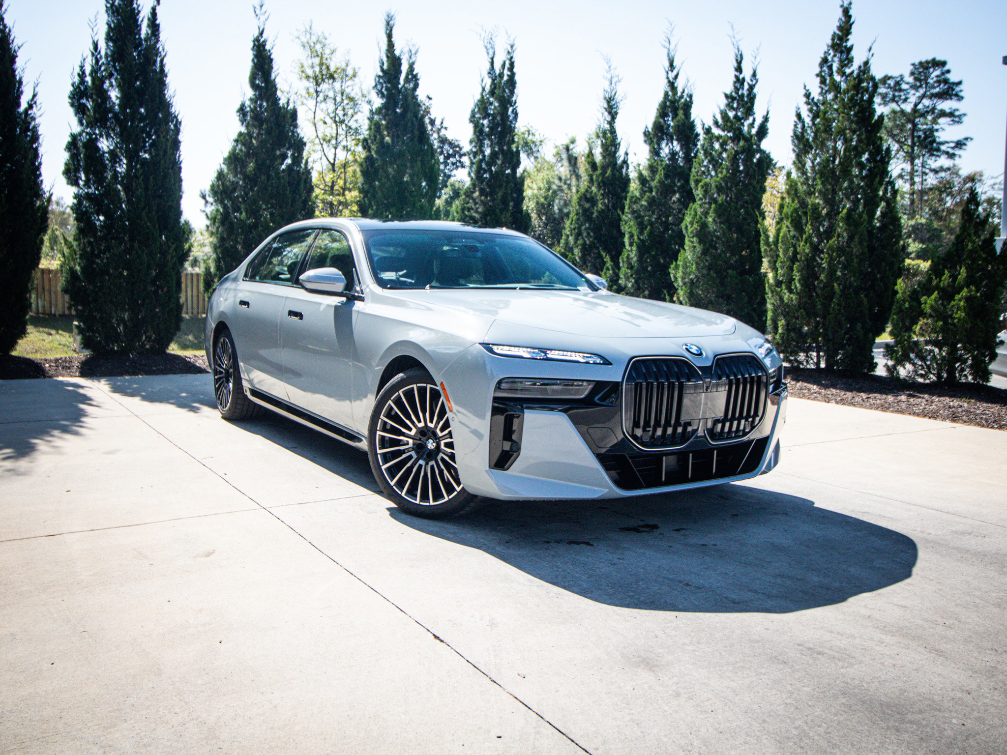 Used 2026 BMW 760i xDrive w/ Executive Package image 2