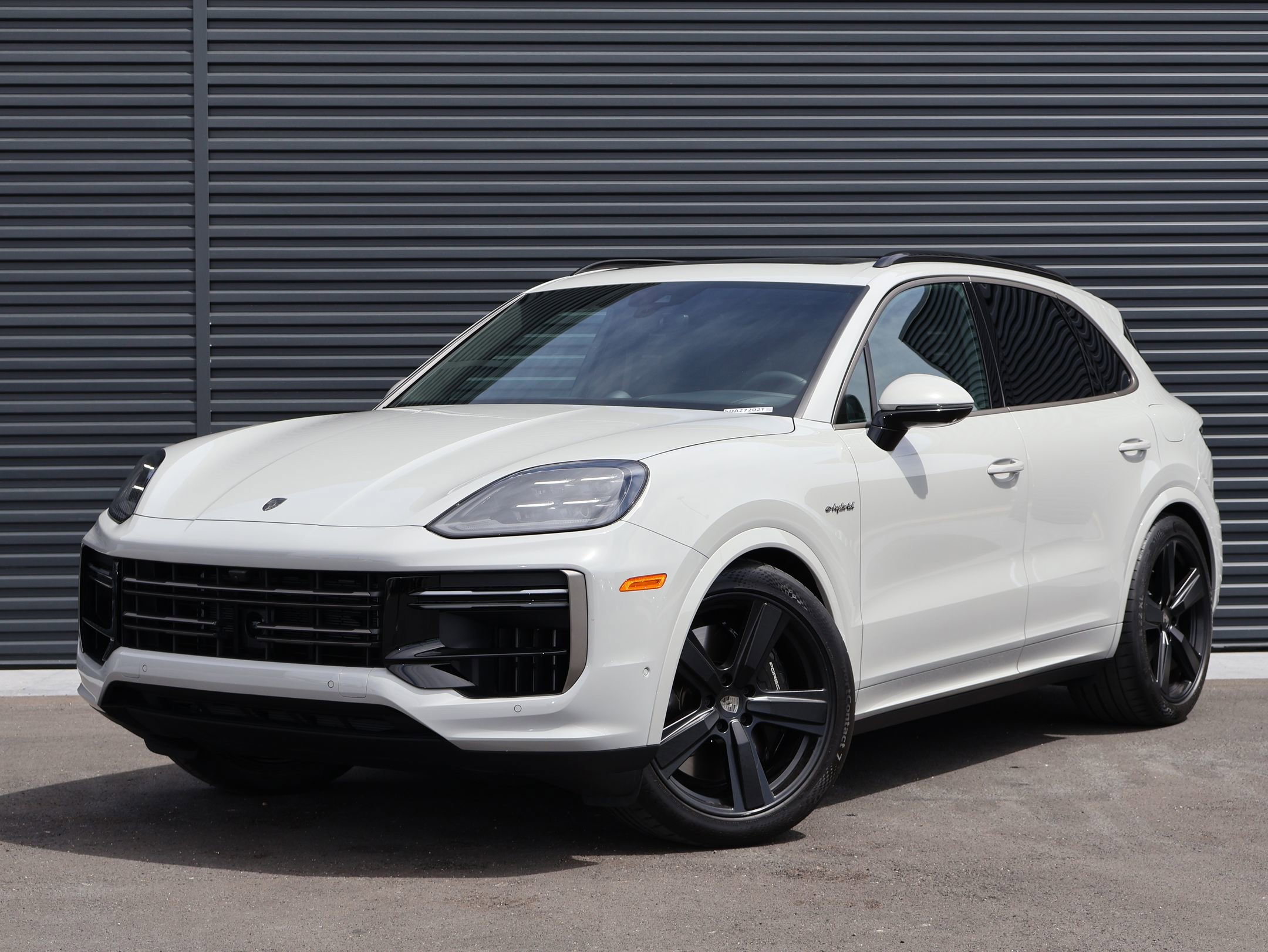 Used 2025 Porsche Cayenne Turbo image 1