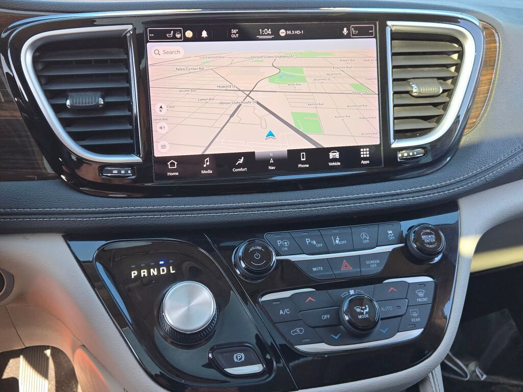 Used 2021 Chrysler Pacifica Limited w/ Uconnect Theater Family Group image 31