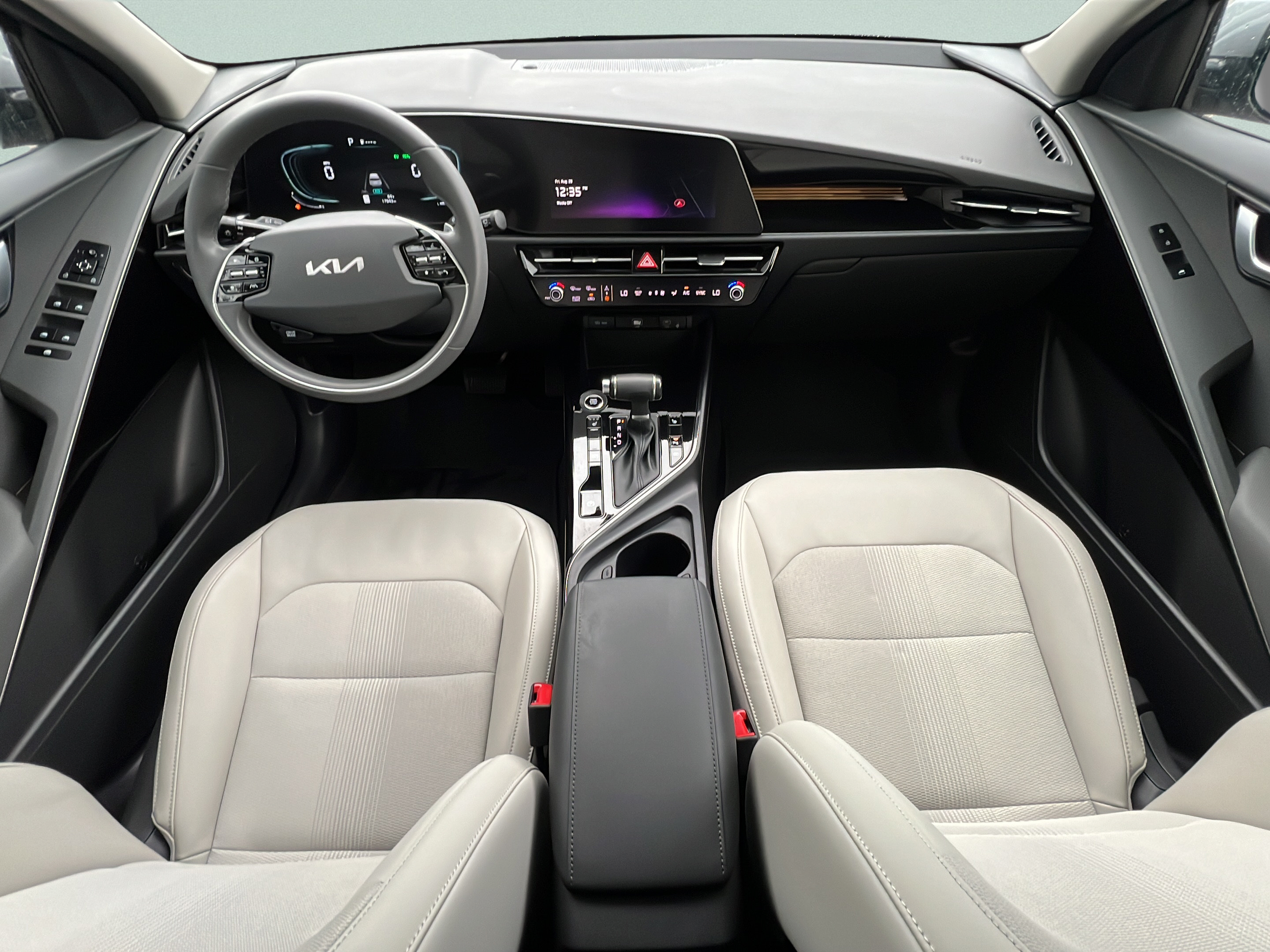 Used 2024 Kia Niro EX FWD image 11
