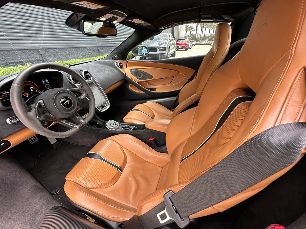 Used 2019 McLaren 570S Spider RWD image 4