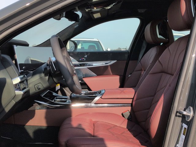New 2026 BMW 750e xDrive image 4