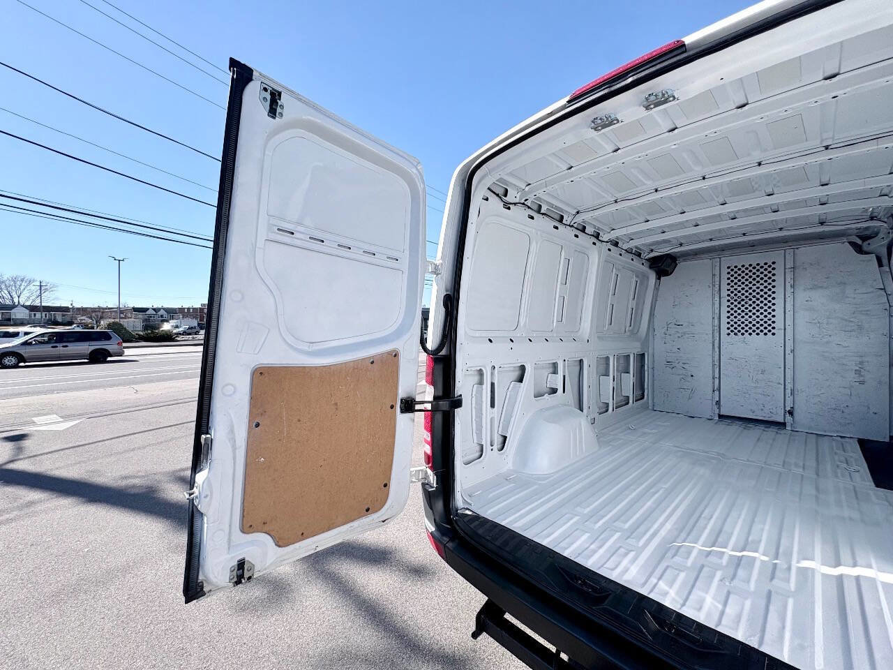 Used 2017 Mercedes-Benz Sprinter 2500 image 19