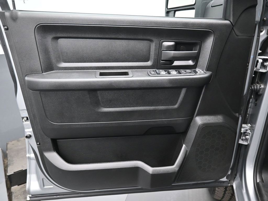 Used 2024 RAM 2500 Tradesman w/ Chrome Appearance Group image 10